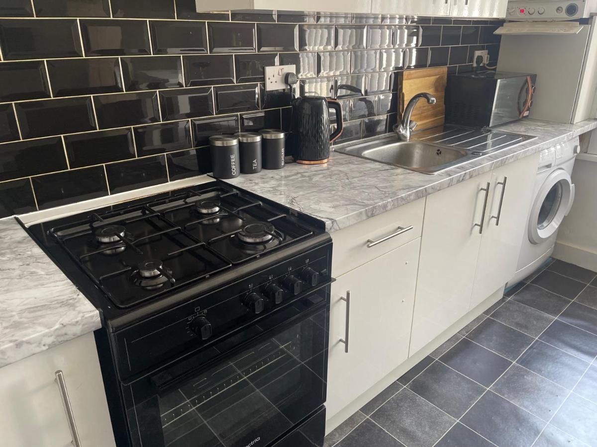 Wizards Corner Spacious 3 Bed Near Watford Junction Exterior photo